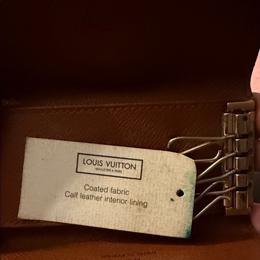 Authentic custom painted Louis Vuitton key ring holder - Picture 6 of 6